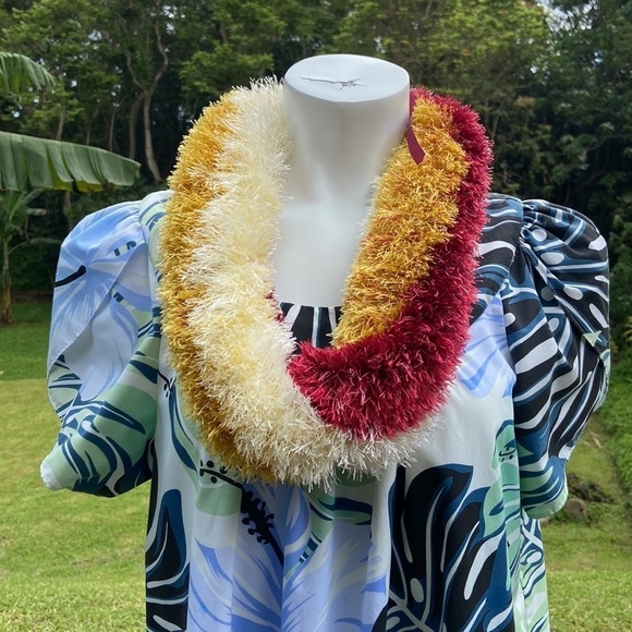 Hand Made Red/Cream/Gold Eyelash Yarn Lei Class of 2023 Graduation Celebration - Picture 8 of 15